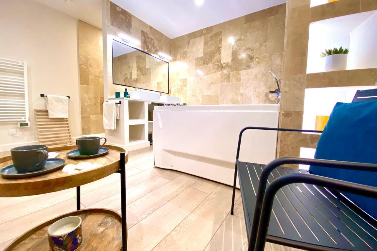 Le Loft - P4 avec bain jacuzzi et Sauna parking Nîmes Extérieur photo
